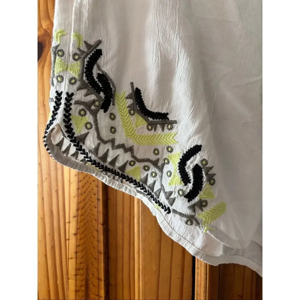 NWT Lou & Grey Embroidered Shorts